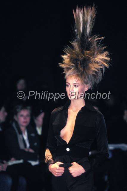 mode 27.JPG - Défilé Atsuro Tayama 1996Paris, France